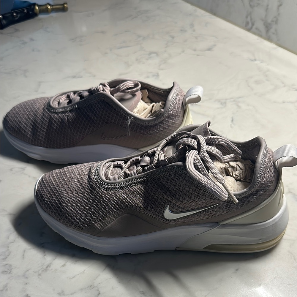Nike Women's Gray Sneakers - Picture 3 of 4